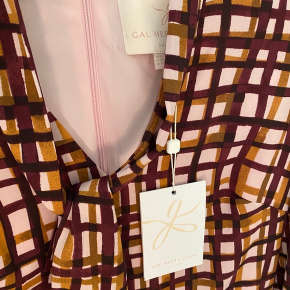 NWT Gal Meets Glam Lindsey Tie Neck Dress 6 - Picture 5 of 9